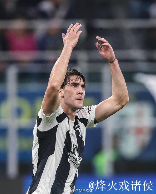 西媒:尤文、法兰克福以及斯图加特询价皇社中场 西媒:尤文、法兰克福以及斯图加特询价皇社中场