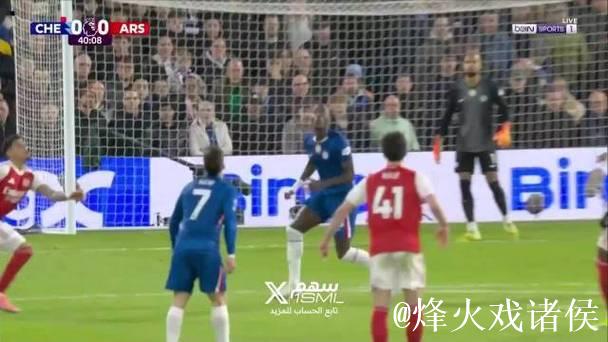 问鼎世俱杯！查洛巴晒躺在球场内照片：盼望中喜乐，患难中忍耐