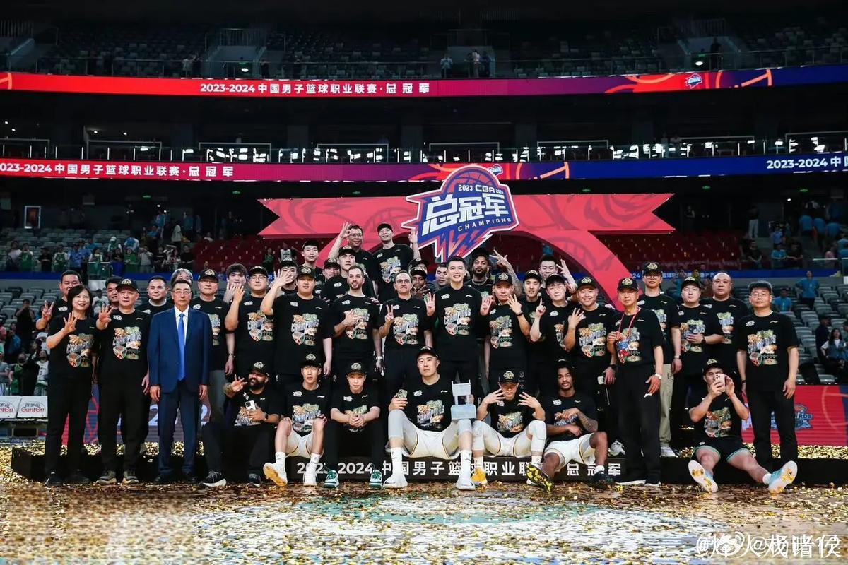 两连胜+掀翻卫冕冠军！辽宁男篮开局惊艳背后，短板与希望并存